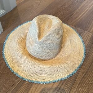 Straw hat with baby blue rim